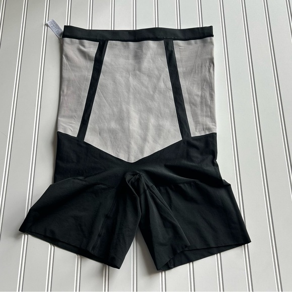 Spanx Oncore Sculpting Highwaisted Mid-Thigh Short Black Size 1X - Picture 8 of 11